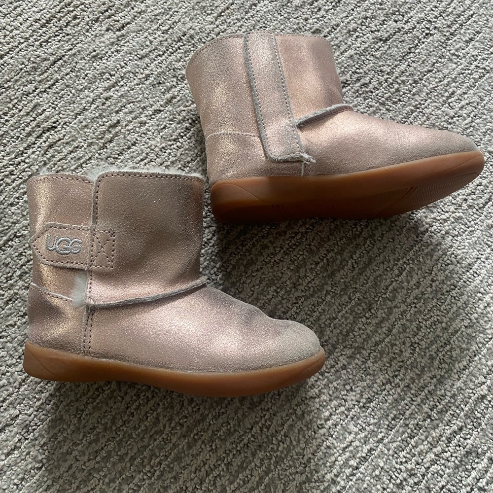 Girls pink Uggs size 8